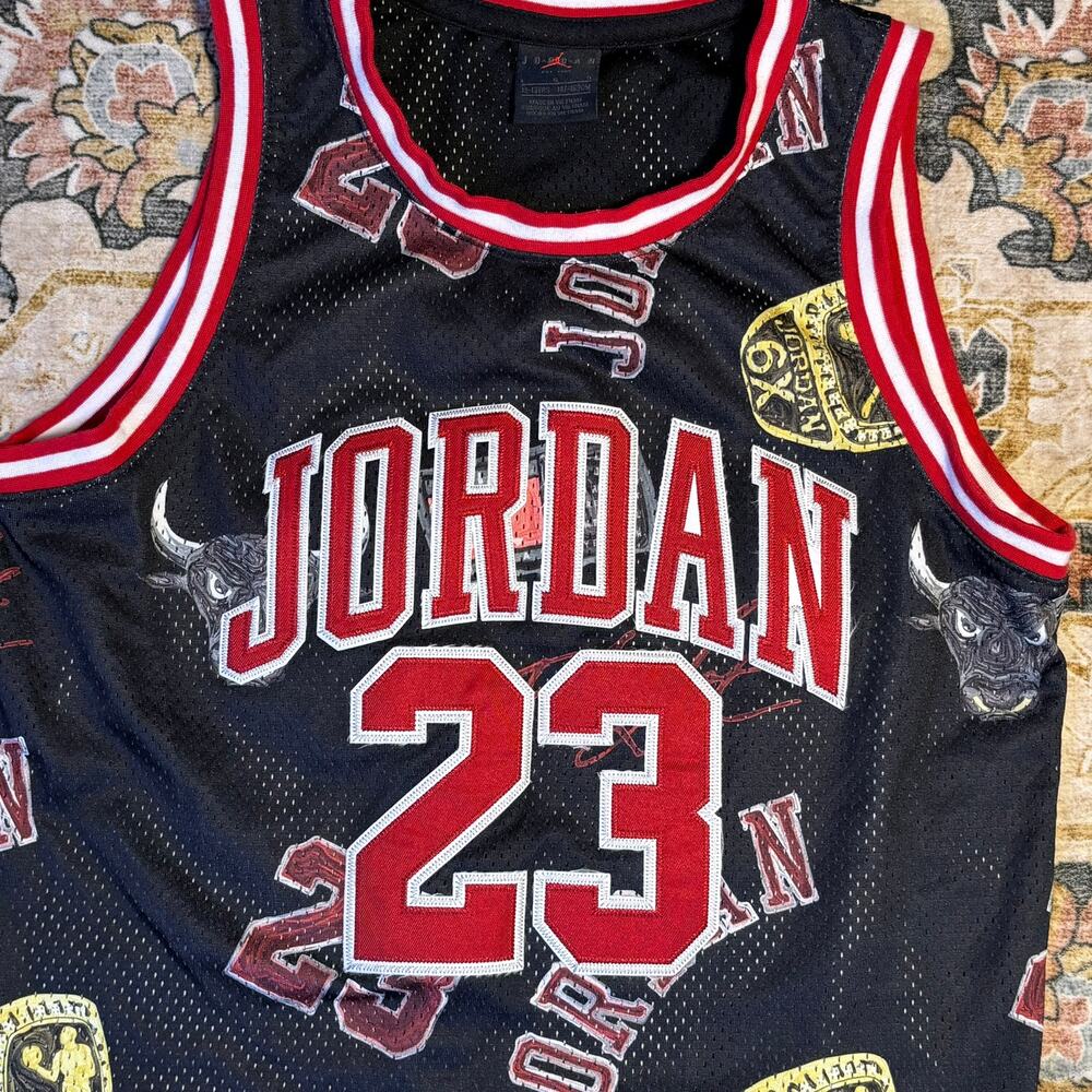 Jordan Basketball Embroidered Graphic Chicago Bulls Tank Top Gym Boys Large - Picture 4 of 11